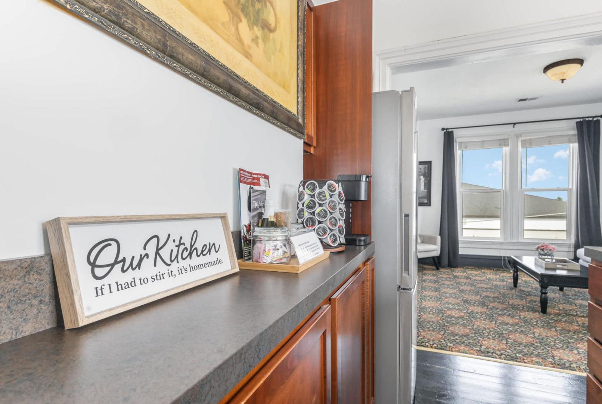 Spacious Upstairs 1Bed- Walking Distance To Beach Outlet Mall Michigan Stadt Exterior foto