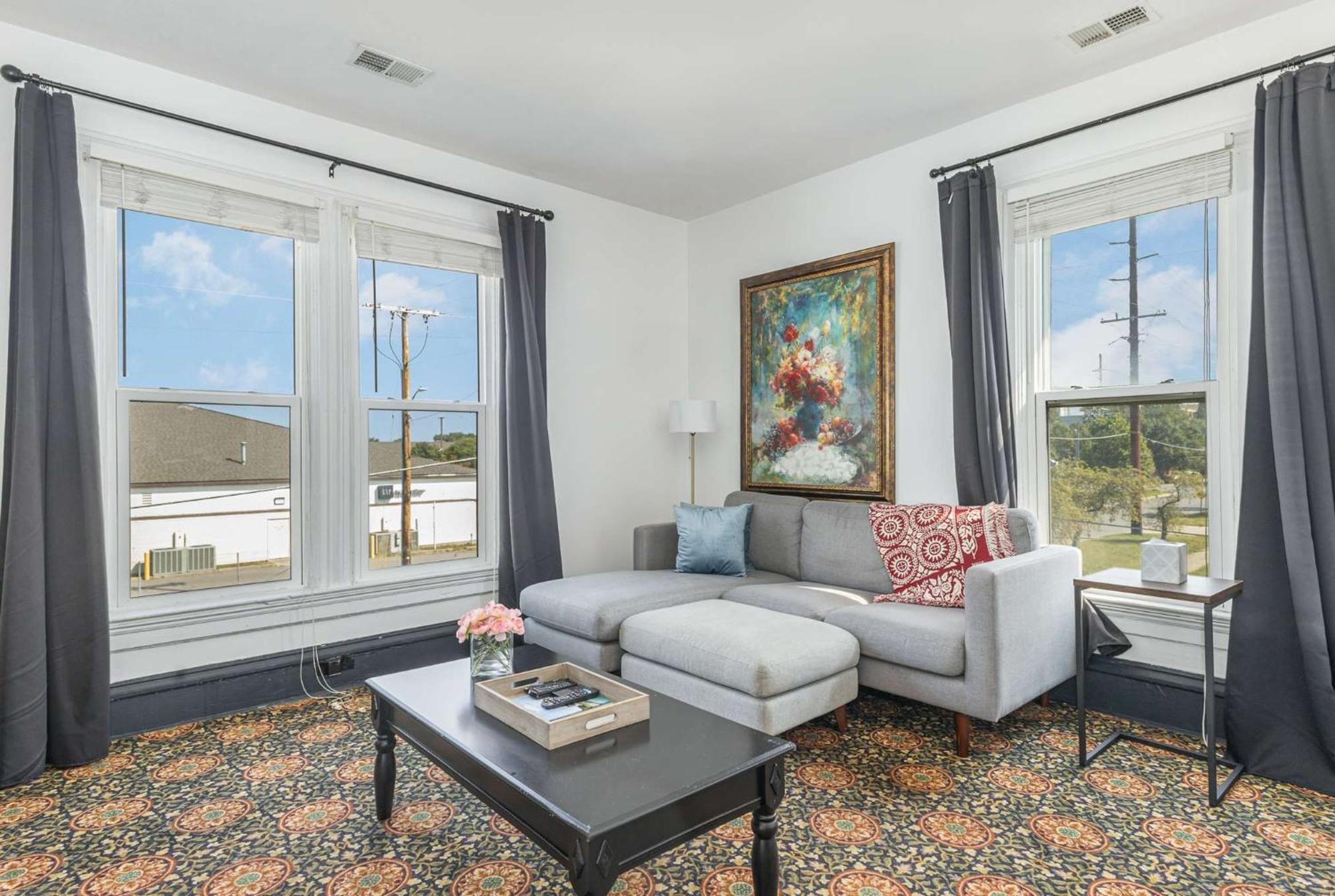 Spacious Upstairs 1Bed- Walking Distance To Beach Outlet Mall Michigan Stadt Exterior foto