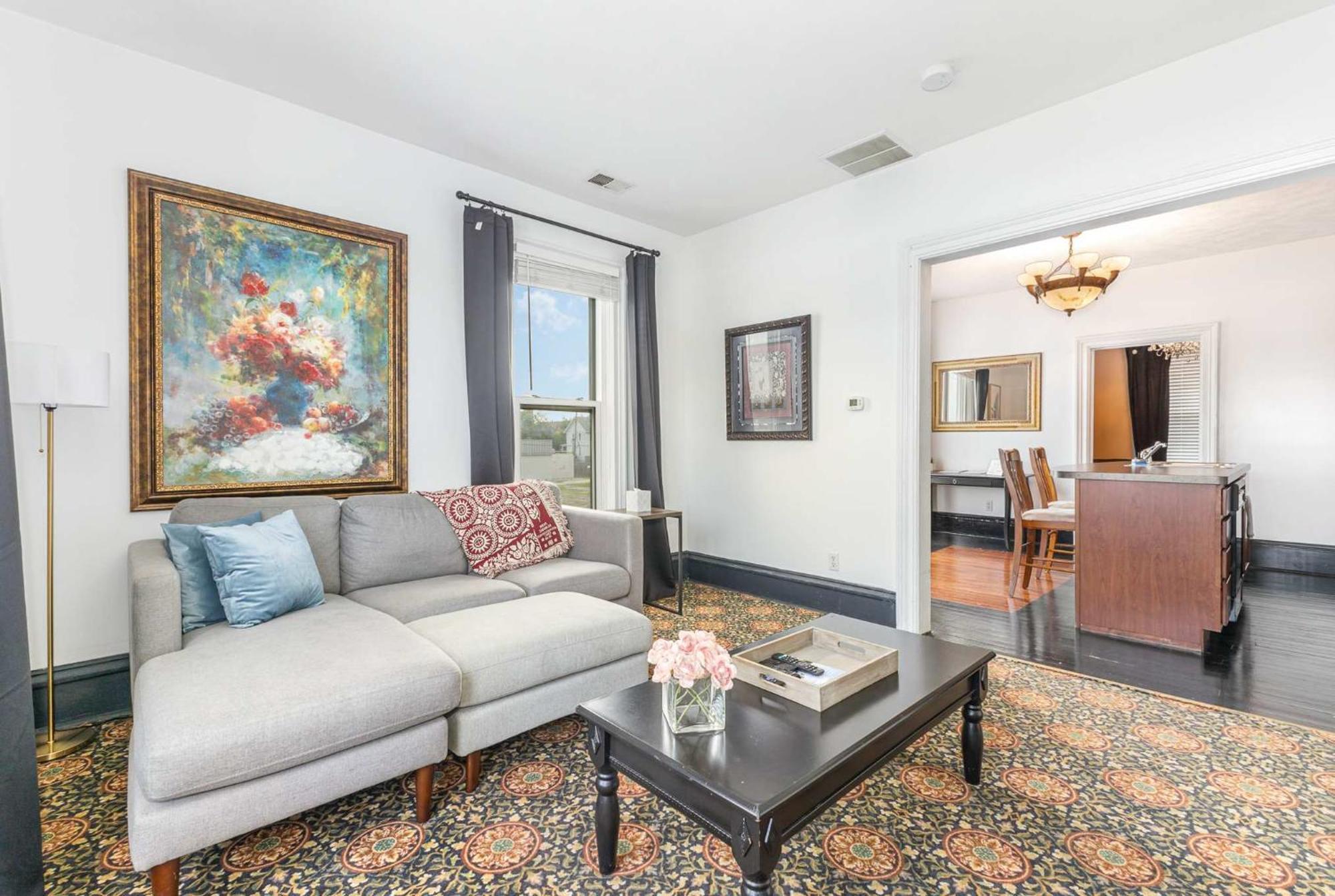 Spacious Upstairs 1Bed- Walking Distance To Beach Outlet Mall Michigan Stadt Exterior foto